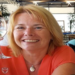UK 52yo Ellie