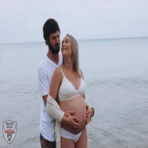 Shaylie from Tasmania. Pregnancy pics....how long should she stay up