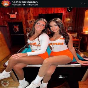 Hooters slut Lauren exposed