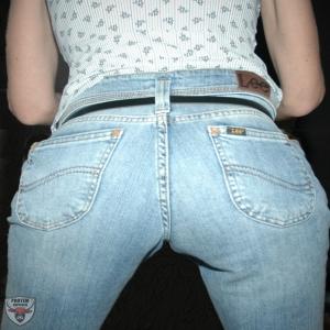 My wife\'s small ass naked! 10 votes no deletion, no limits! Make her ass famous