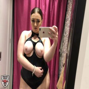 UK Slut Chelsea was supposed to stay only 1 Minute, but she was caught just in Time