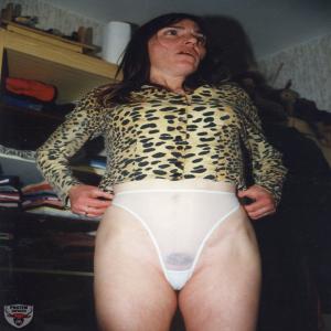 Tina liebt es ihre Fotze zu zeigen