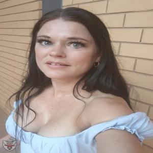 43 yo Janelle from VIC Australia