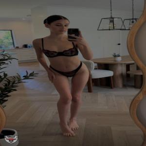 Hannah has a hot rack