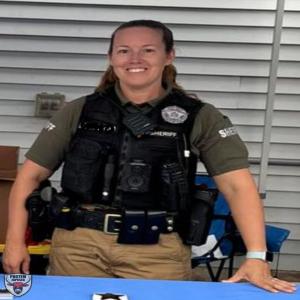 Whore cop repost msg me to delete her