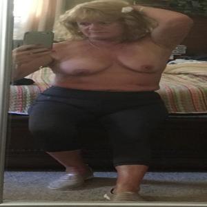 Sexy GILF Linda Kennedy Caught