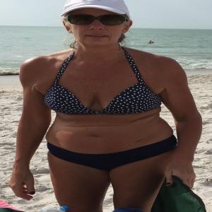 Sexy GILF Sue Ann