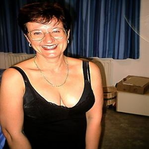 UK Mature Amateur Cindy in Black Dress