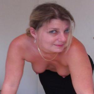 UK Mature Wife Swinger gets fucked in hotel
